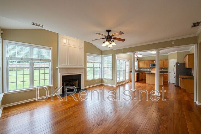 Building Photo - 804 Araya Ct