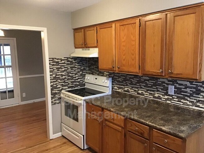 Building Photo - 5034 Hawthorne Ave