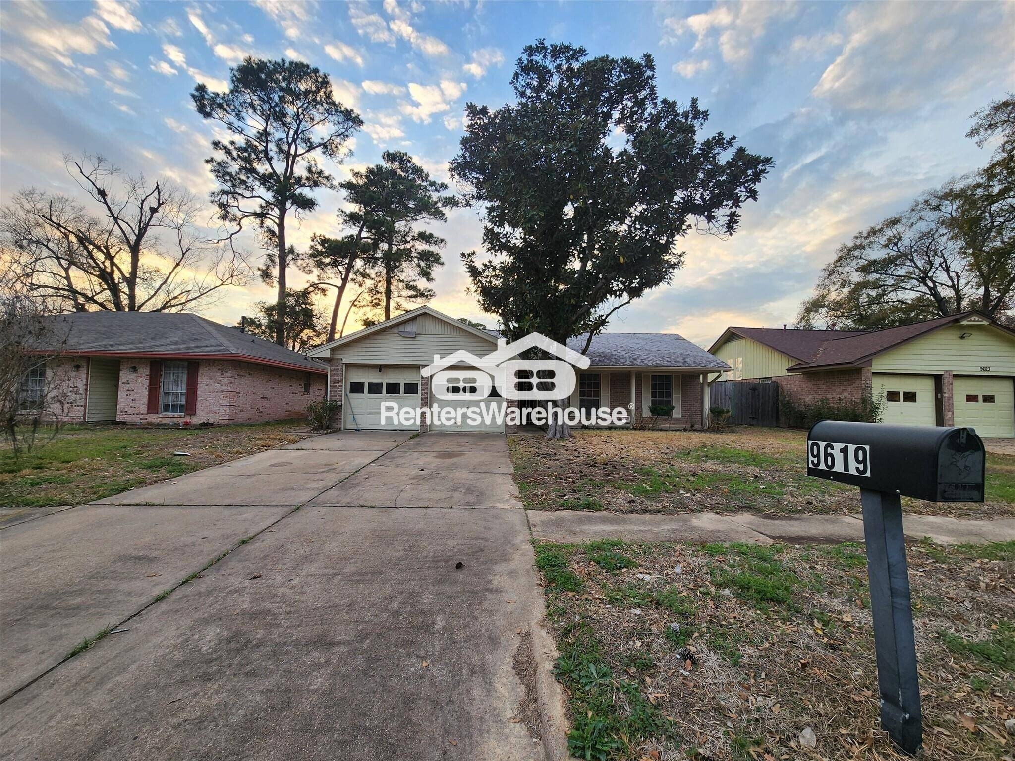 Building Photo - 9619 Guest St