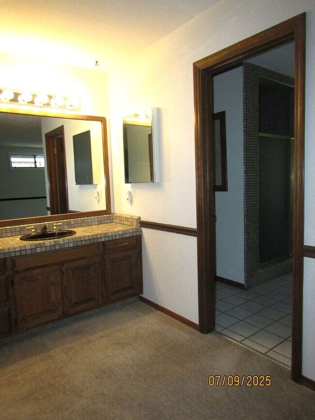 Building Photo - Beautiful Single Story Home in Great Santa...