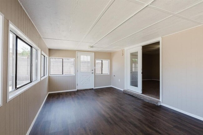 Building Photo - Cute, Clean Brick Home