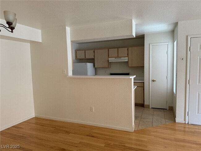 Building Photo - 8101 W Flamingo Rd