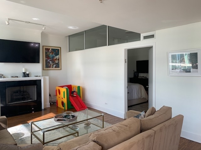 Building Photo - 165 N Canal St