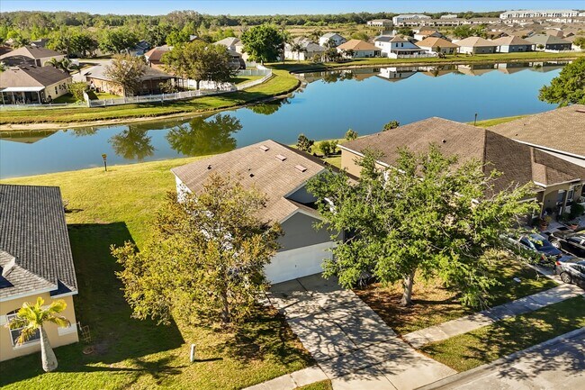 Building Photo - 1000 Vaquero Ln