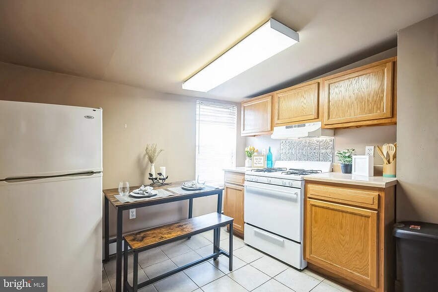 Building Photo - 1124 S 15th St