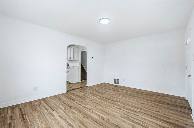 Building Photo - Spacious 4 Bedroom House with New Updates