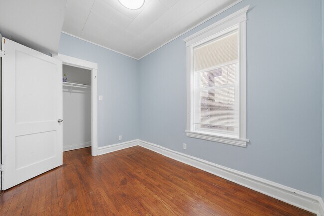 Building Photo - 4044 W Potomac Ave