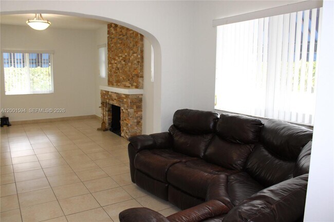 Building Photo - 2253 SW 10th St