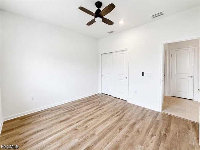 Building Photo - 42723 Valley Brooks St