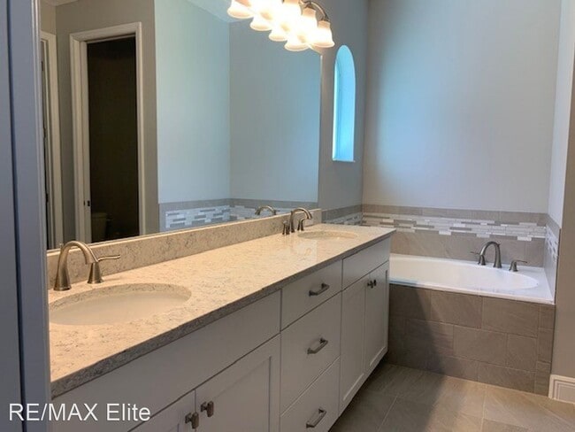 Building Photo - 3 br, 2 bath House - 8373 Loren Cove Dr