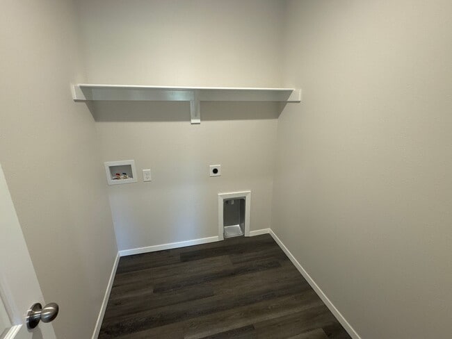 Building Photo - Preleasing Now — Beautiful 3 Bed / 2 Bath Home in Barberry Court!