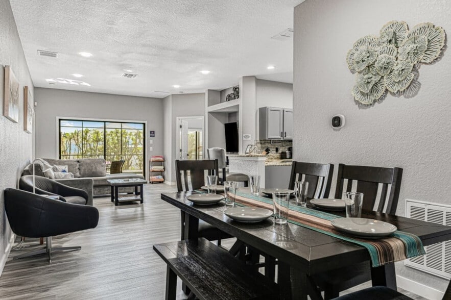 Building Photo - 16716 Lazy Breeze Loop