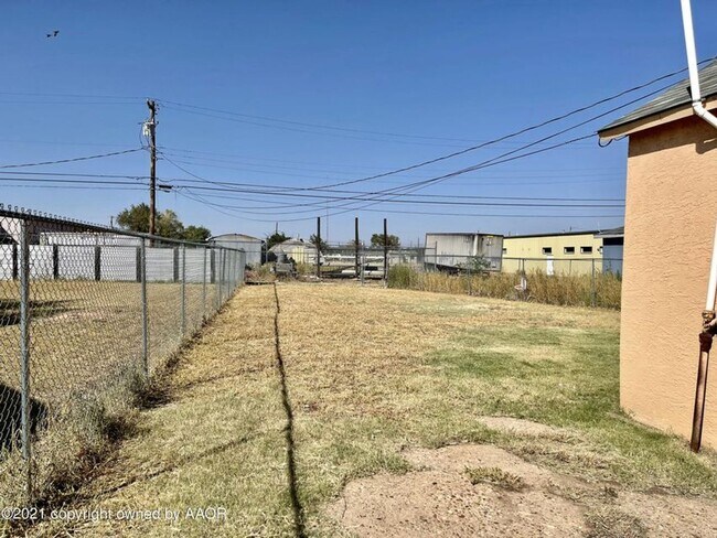 Building Photo - 2 bed/ 1 bath full stucco home with fenced yard