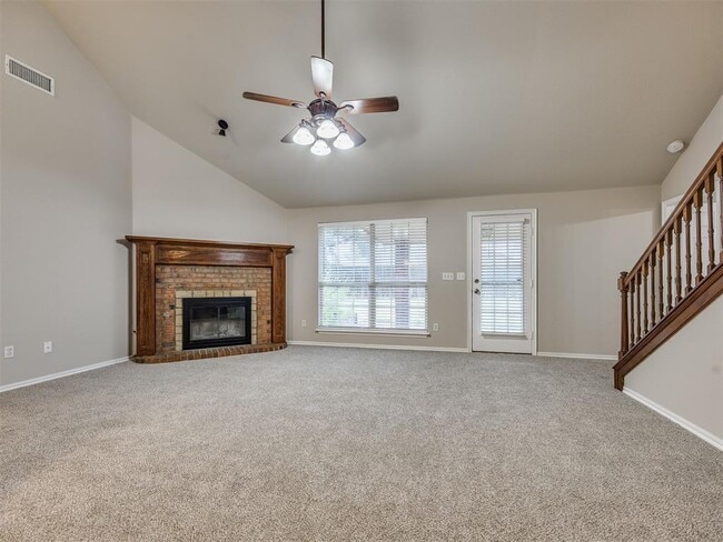 Building Photo - 1605 SW 33RD St