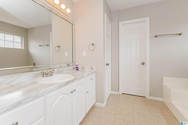 Building Photo - 1232 Riverford Dr