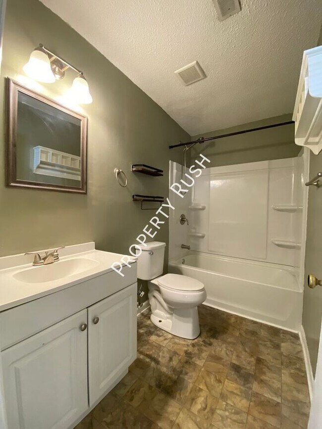 Building Photo - 7612 Bishop Dr