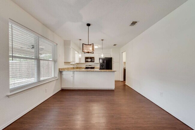 Building Photo - Renovated 3 bed 2 bath in the heart of Saginaw