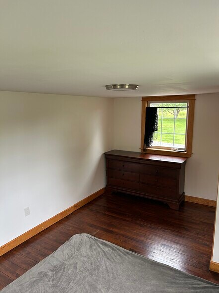 Primary bedroom - 10 Junction Rd