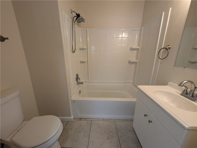 Building Photo - 637 Jester St