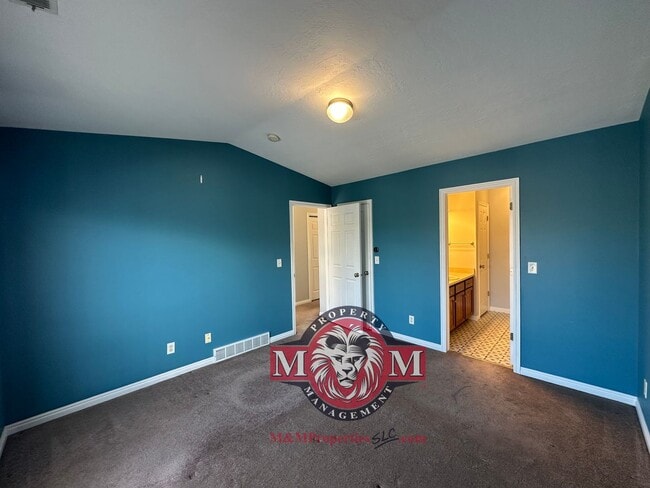 Building Photo - Great 2 Bd 2.5 Bath Townhome in Sandy