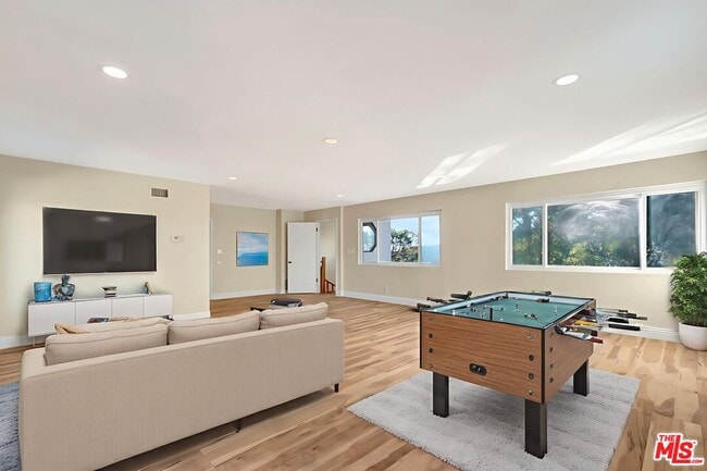 Building Photo - 16608 Park Ln Cir