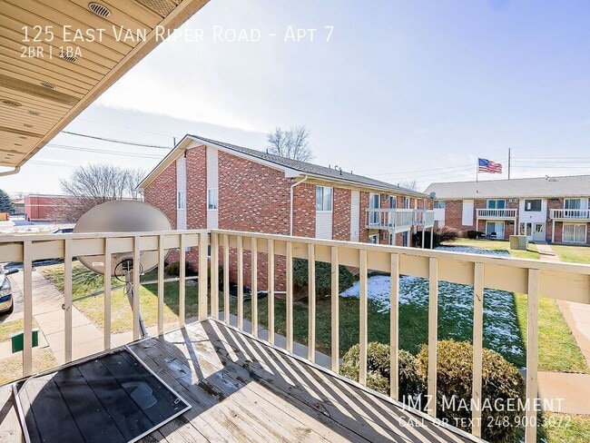 Building Photo - 125 E Van Riper Rd