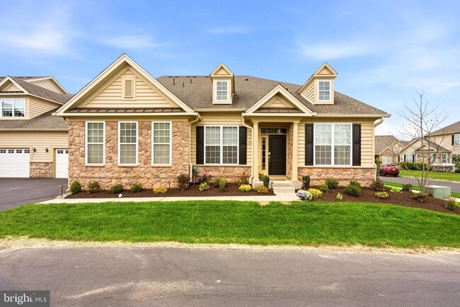 Building Photo - 1190 Webb Dr