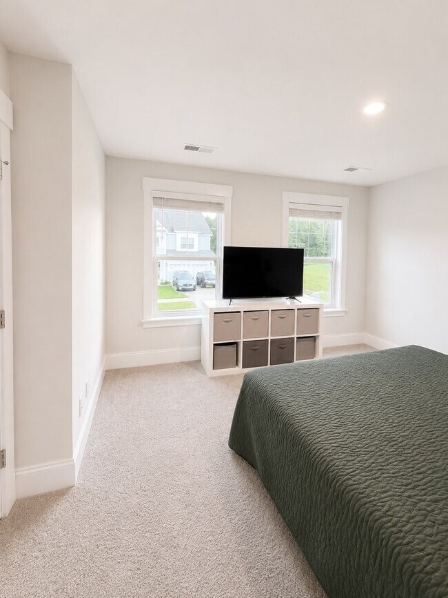 Building Photo - 114 Midmills Ln