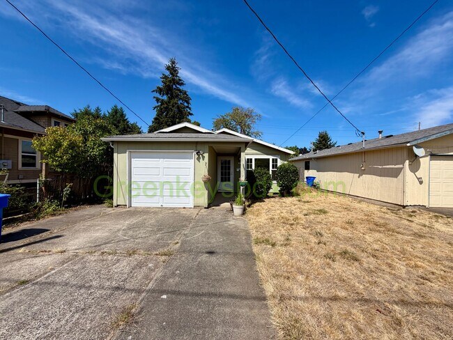 Building Photo - 6837 SE Ramona St