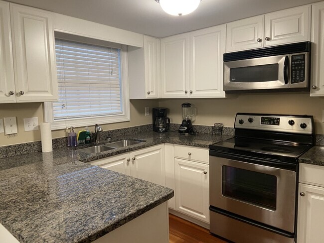 Kitchen - 21 Villa Ct SE