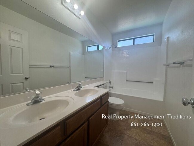 Building Photo - 4 + 3 Pool Home in West Lancaster