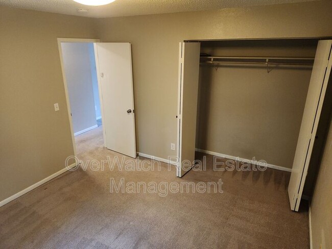 Building Photo - 3811 Iowa Dr