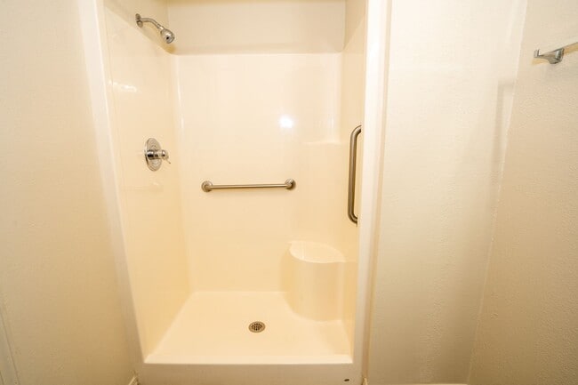 Building Photo - Cozy 2 bedroom 2 bathroom Townhome - Avail...