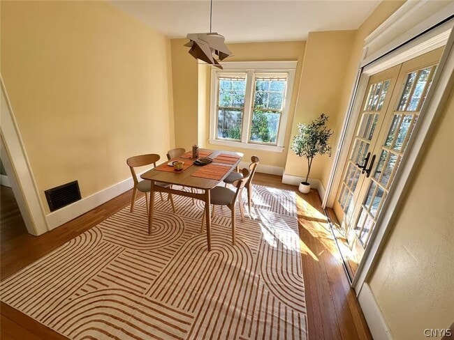 Building Photo - 608 Ackerman Ave