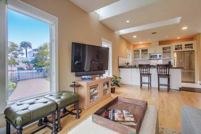 Building Photo - 2455 Presidio Dr