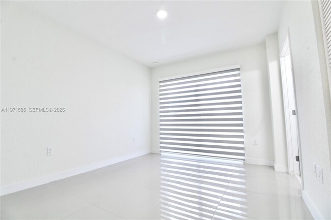 Building Photo - 25875 SW 145th Ave