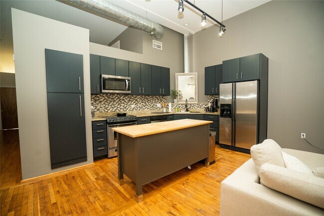 Building Photo - 1312 Live Oak St