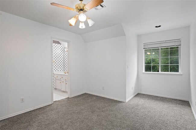 Building Photo - 205 Berkshire Dr