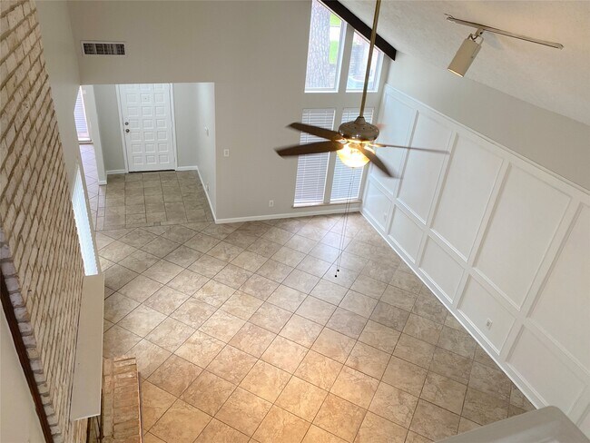 Building Photo - 14934 Elmont Dr