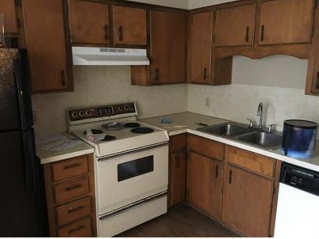 Building Photo - 1000 Sybil Dr