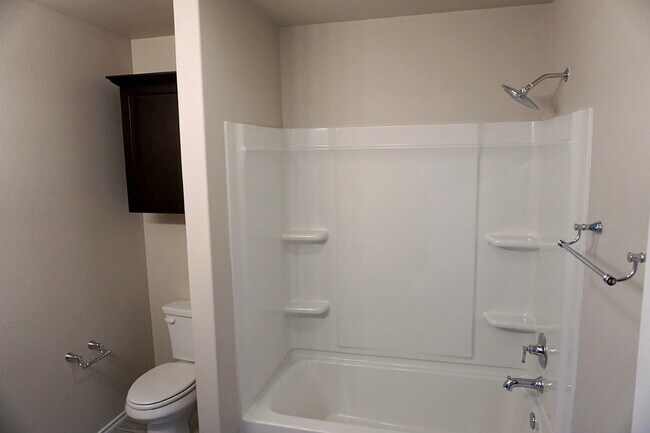 Building Photo - Beautiful Home Located In Milwaukee Ridge Division & Minutes From W. Loop 289 Access!