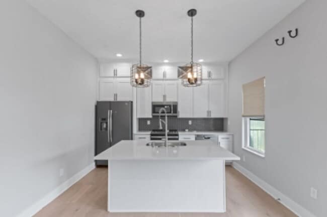 Building Photo - 1806 Woodlawn Ave