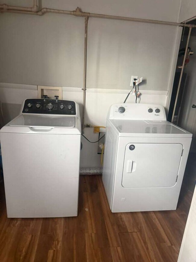 Building Photo - 2022 Rhode Island Ct.