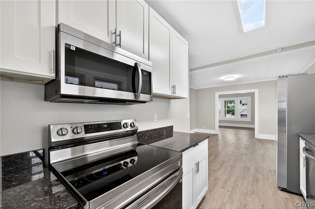 Building Photo - 111 Maplehurst Ave