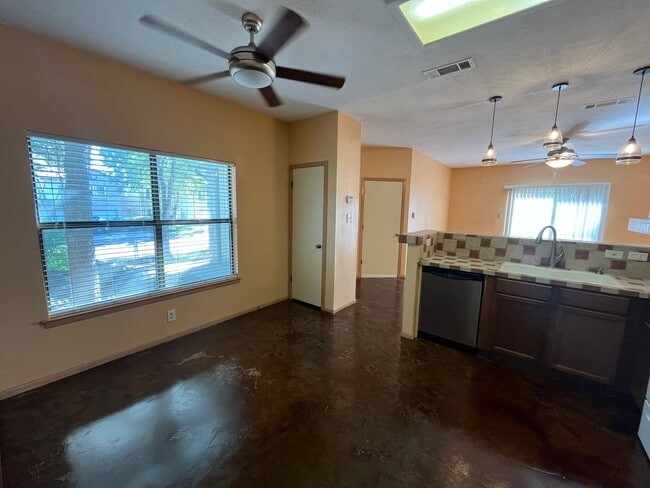 Building Photo - 7339 Hunters Land