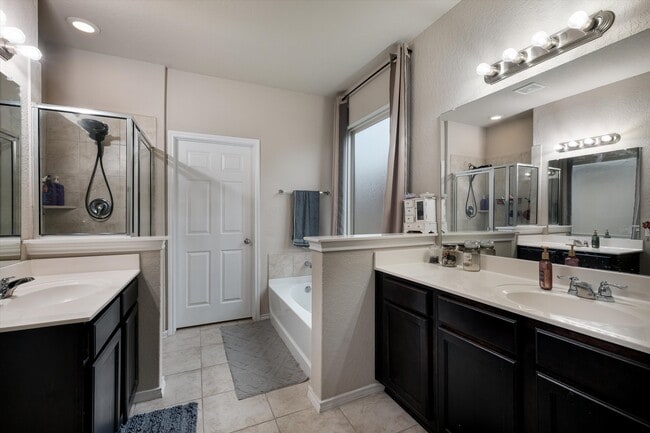 Building Photo - 5802 Acacia Farm