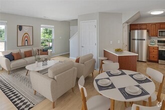 Building Photo - 30 Stonewall Creek Ct