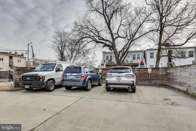 Building Photo - 426 18th St NE