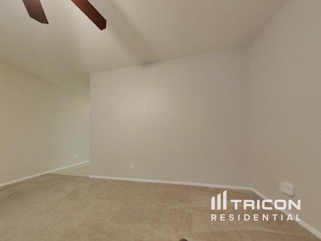 Building Photo - 29957 W Mitchell Ave