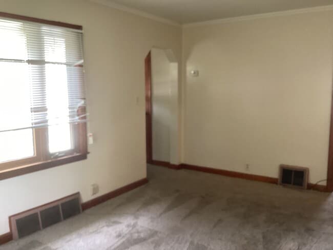 Building Photo - 3 Bedroom Single Family Home